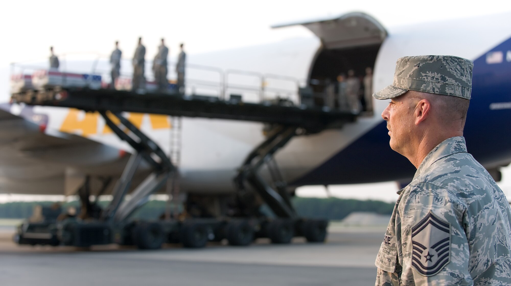 Senior Master Sgt. Mark A. Lounello, 192nd Fighter Wing chaplain’s assistant, participates in a dignified transfer of a fallen U.S. military member’s remains from aircraft to a waiting vehicle June 21, 2001, at the Air Force Mortuary Affairs Operations at Dover Air Force Base, Del. Lounello spent six months at the AFMAO, and performed more than 200 dignified transfers. (Courtesy photo)
