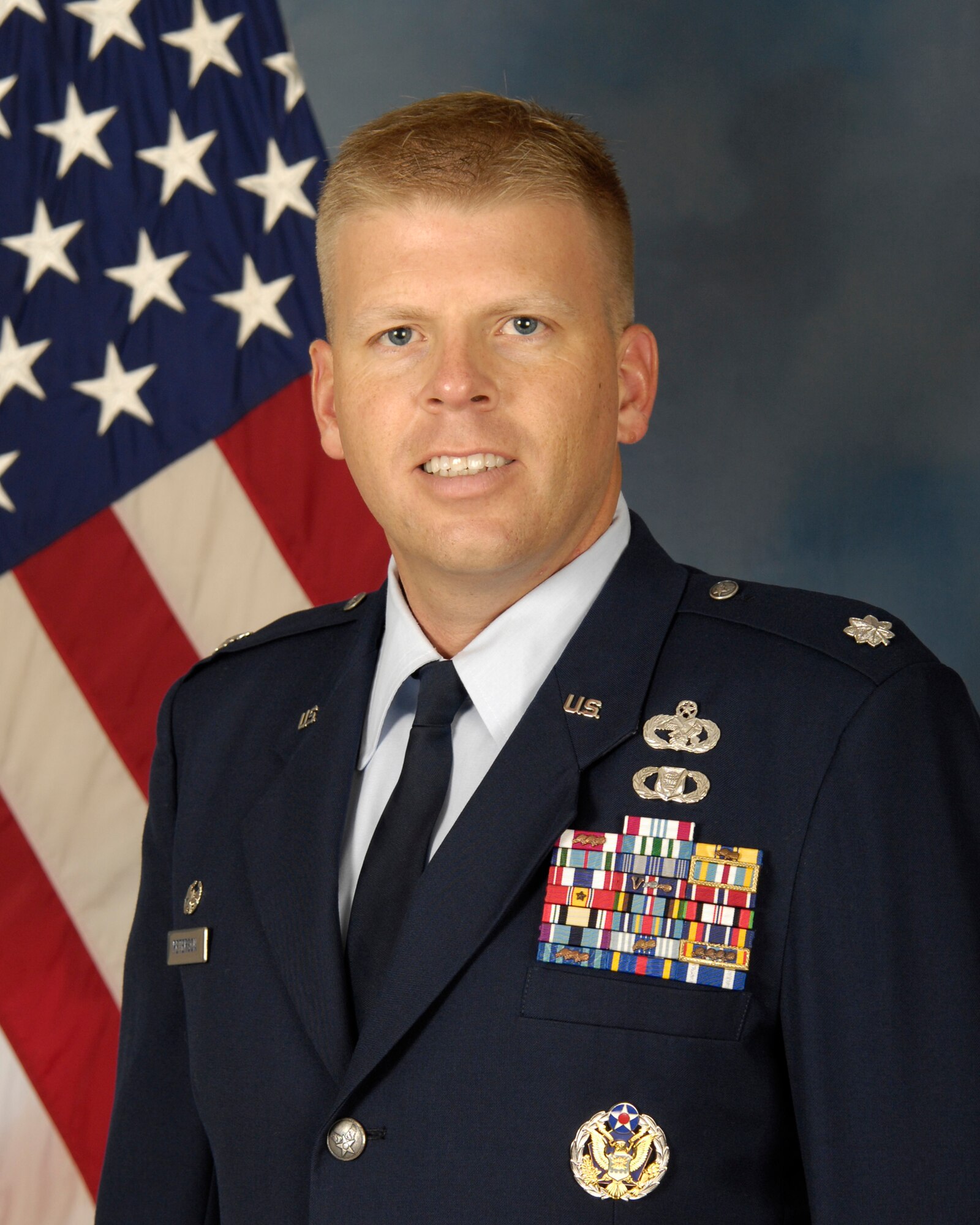 Lt. Col. Kirk Peterson, commander of the 1st Special Operations Logistics Readiness Squadron, assumed command of the 1st SOLRS at Hurlburt Field, Fla., Sept. 1, 2011. (U.S. Air Force official photo) 
