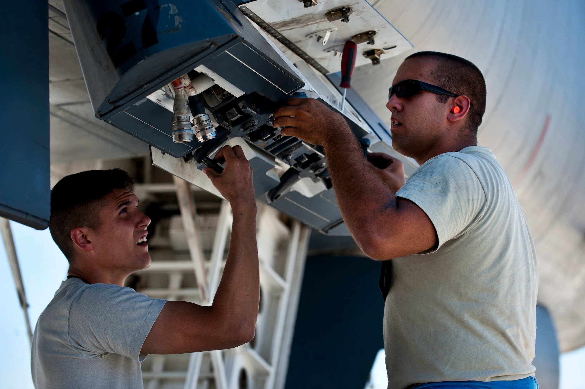 U.S. Air Force Staff Sgt. Dustin McGrath, offensive avionics systems craftsman, and Senior Airman Kai Graves, communication navigation journeyman, from the 7th Aircraft Maintenance Squadron, Dyess Air Force Base, Texas, prepare to mount a sniper targeting pod on a B-1B Lancer before a training mission during Green Flag-West 11-10 Sept. 20, 2011, at Nellis AFB, Nev. Green Flag-West provides a realistic close-air support training environment for forces preparing to support worldwide combat operations.(U.S. Air Force photo by Airman 1st Class George Goslin/Released)
