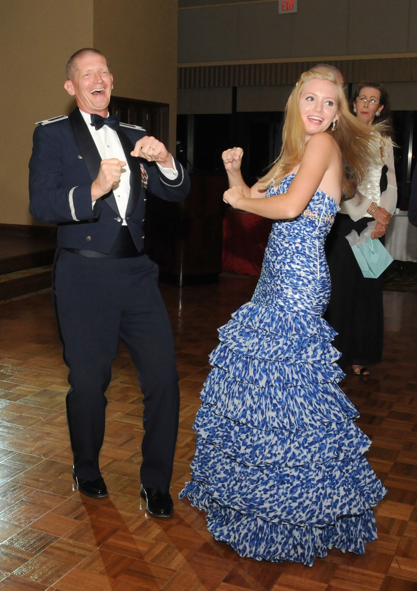 Col. (Dr.) Paul Nelson, 81st Aerospace Medicine Squadron, dances with his 17-
year-old daughter, Lacy, at the Air Force Ball Sept. 17.  Lacy’s mom is Betsy Nelson.  (U.S. Air Force photo by Kemberly Groue)