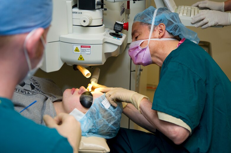 Refractive surgery center enables warriors to shed glasses, contacts > Keesler Air Force Base