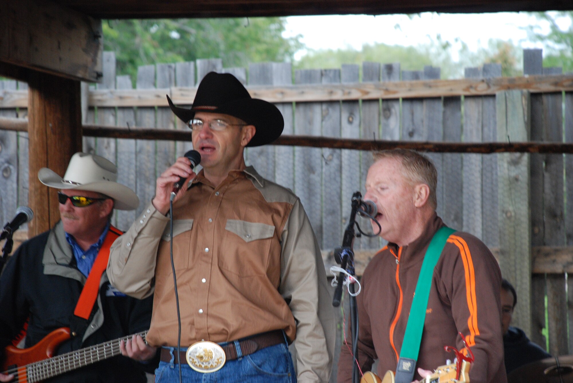 Mark Warner, 90th Missile Wing protocol; and Chief Master Sgt. David Nordel, 20th Air Force command chief; sing for the Military Affairs Committee members during the MAC barbecue Sept. 17 held at Frontier Park. (U.S. Air Force photo by Capt. Angela Webb)