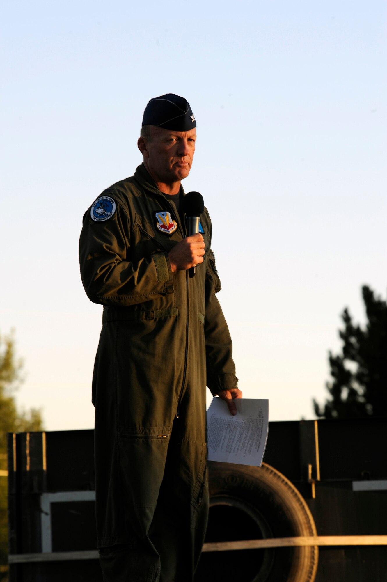 Col. Bruce Smith, 366th Fighter Wing vice commander, addresses Gunfighters at Mountain Home Air Force Base during a commander’s call Sept 23. The call was held at the start of the annual Wingman Day and covered issues of safety, the wingman concept and the wing’s zero tolerance policy on drinking and driving. (U.S. Air Force photo by Senior Airman Angelina Drake)