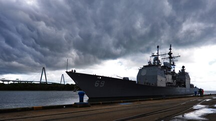 Guided-Missile Cruiser USS Vicksburg (CG 69) sits pier-side, downtown Charleston, S.C, Sept. 23. The Vicksburg moored at the Columbus street terminal at the port of Charleston from Sept. 23 unitil Sept. 26. (U.S. Air Force photo/ Staff Sgt. Nicole Mickle)  
