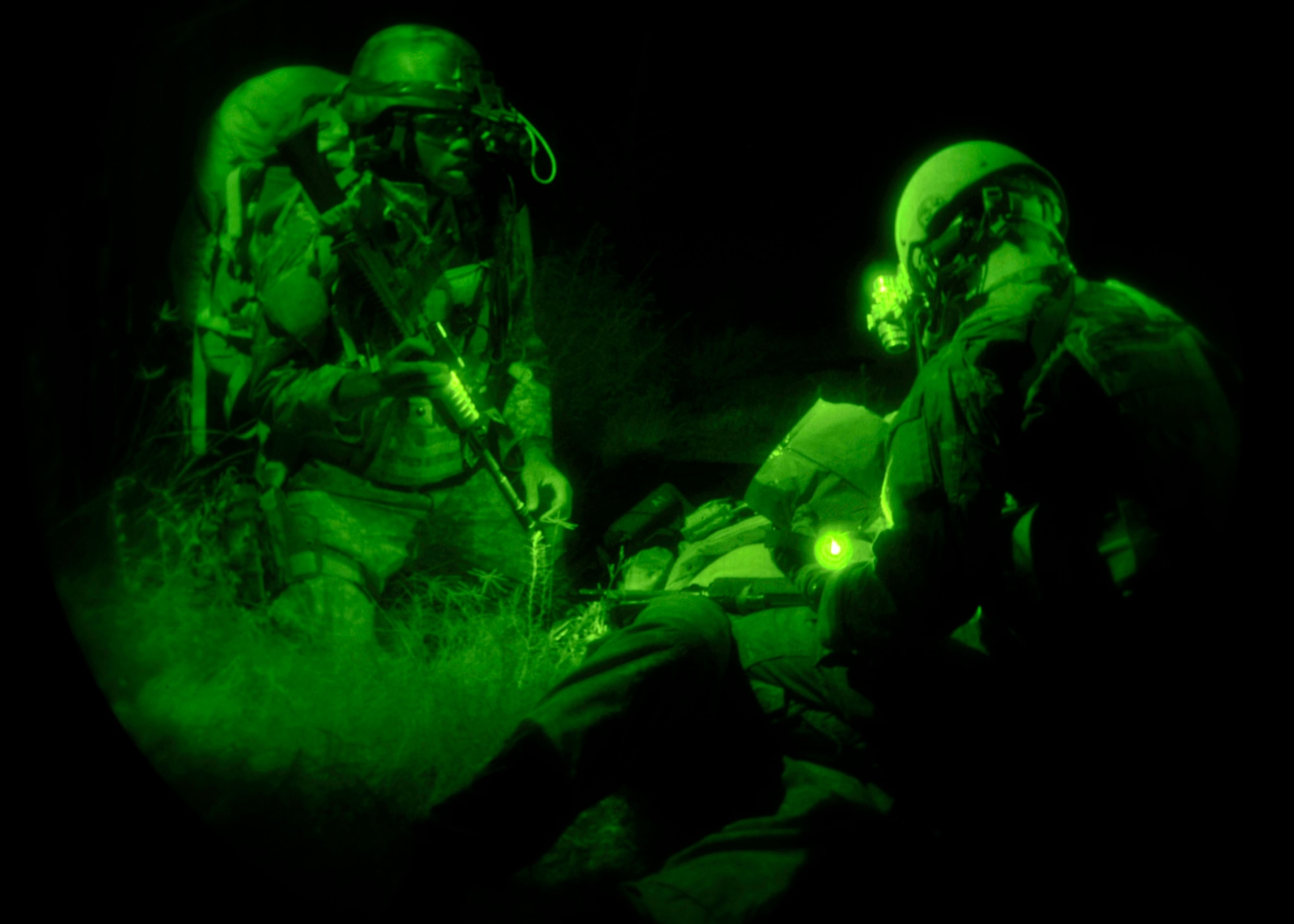 U.S. soldiers with the 3rd Special Forces Group, perform field medical support on a fellow soldier during a training exercise at Melrose Range, N.M., Sept. 20, 2011. The training exercise took place over two days and consisted of several different scenarios, developed to train this elite force. (U.S. Air Force photo by Airman 1st Class Ericka Engblom/ Released) 