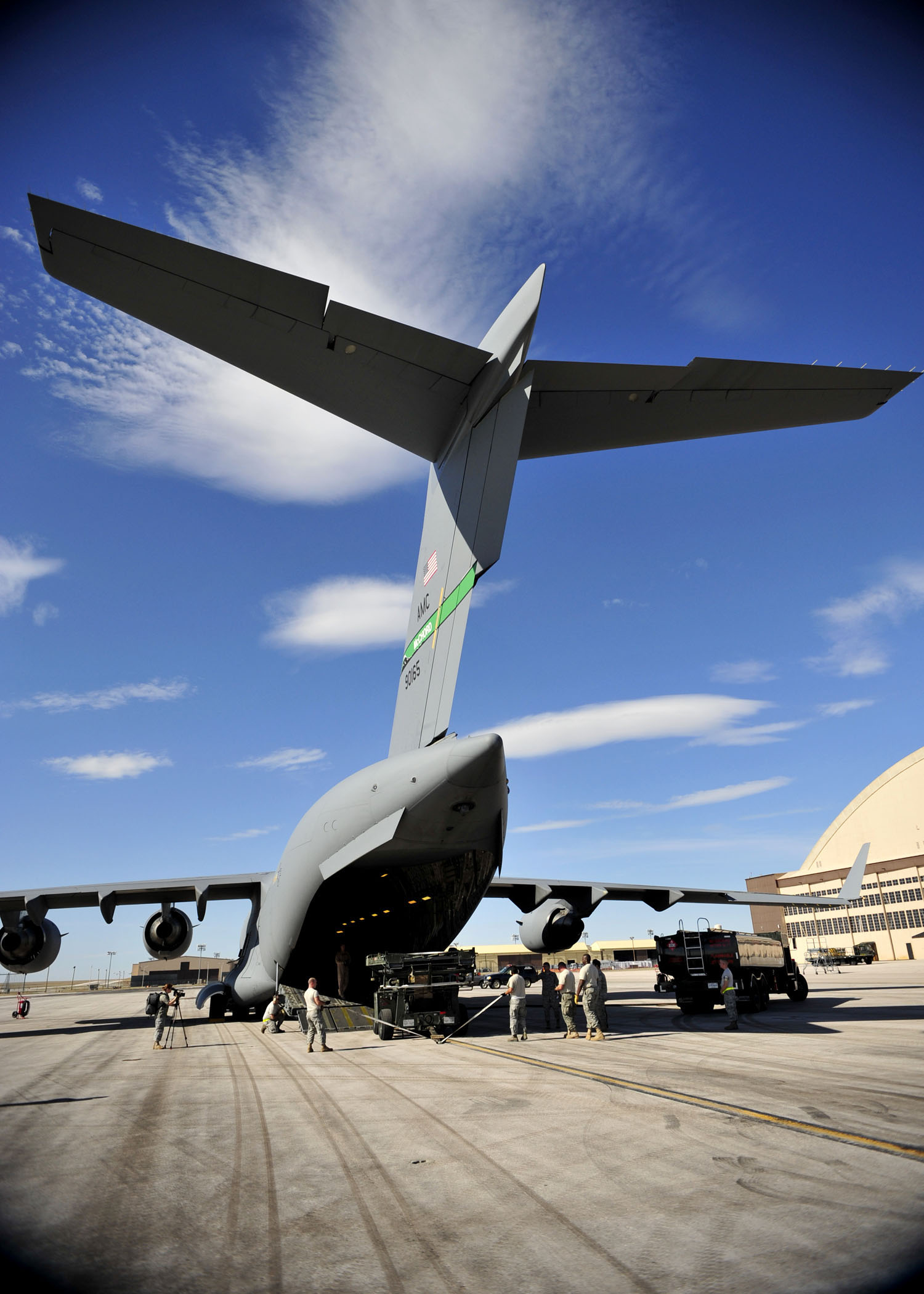 Ellsworth Airmen Keep Cargo, People Rolling Ahead > Ellsworth Air Force ...