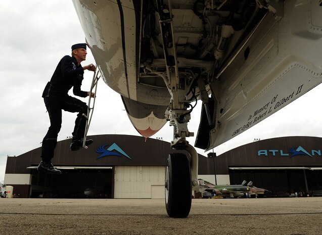 Lt. Col. Case Cunningham, Thunderbird 1, Commander/Leader, U.S. Air Force Air Demonstration Squadron "Thunderbirds", climbs up to his jet to launch out for the Cleveland National Air Show, Sept. 5, 2011.(U.S. Air Force photo/Staff Sgt. Larry E. Reid Jr., Released)