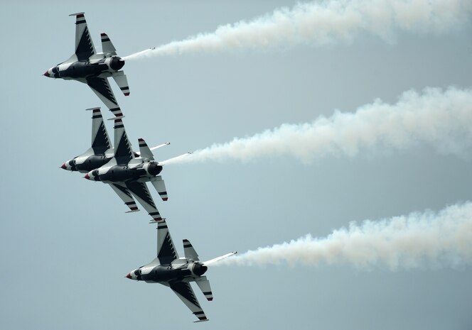 The U.S. Air Force Air Demonstration Squadron "Thunderbirds" performs the Diamond 360 turn during the Cleveland National Air Show, Sept. 4, 2011.(U.S. Air Force photo/Staff Sgt. Larry E. Reid Jr., Released)
