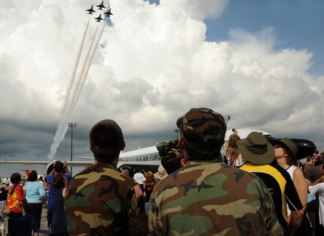 The U.S. Air Force Air Demonstration Squadron "Thunderbirds", perform the Diamond Formation Opener, during the Thunder of Niagara Air Show, Niagara Falls, N.Y., Sept. 11, 2011. The Thunderbirds had the honor of performing in the great state of New York on the 10th anniversary weekend of Sept. 11th.(U.S. Air Force photo/Staff Sgt. Larry E. Reid Jr., Released)