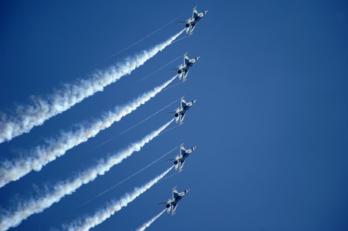 The U.S. Air Force Air Demonstration Squadron "Thunderbirds", perform the Line Abreast Loop during the Thunder Over The Boardwalk Air Show, Atlantic City, N.J., Aug. 17, 2011.
(U.S. Air Force photo/Staff Sgt. Larry E. Reid Jr., Released)