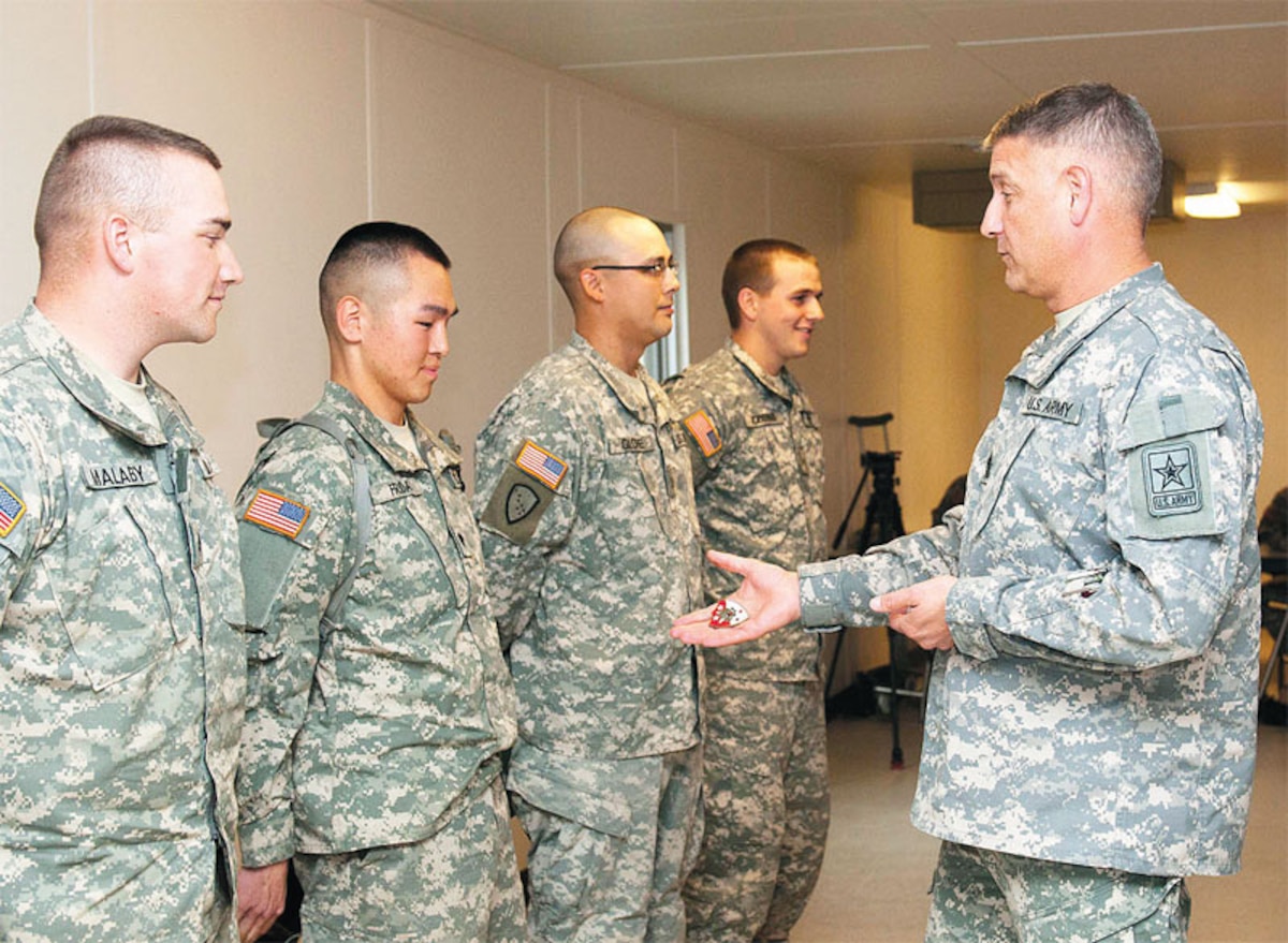 ミリタリー Walking U.S Army Sergeant 110928-F-FC540-004.JPG