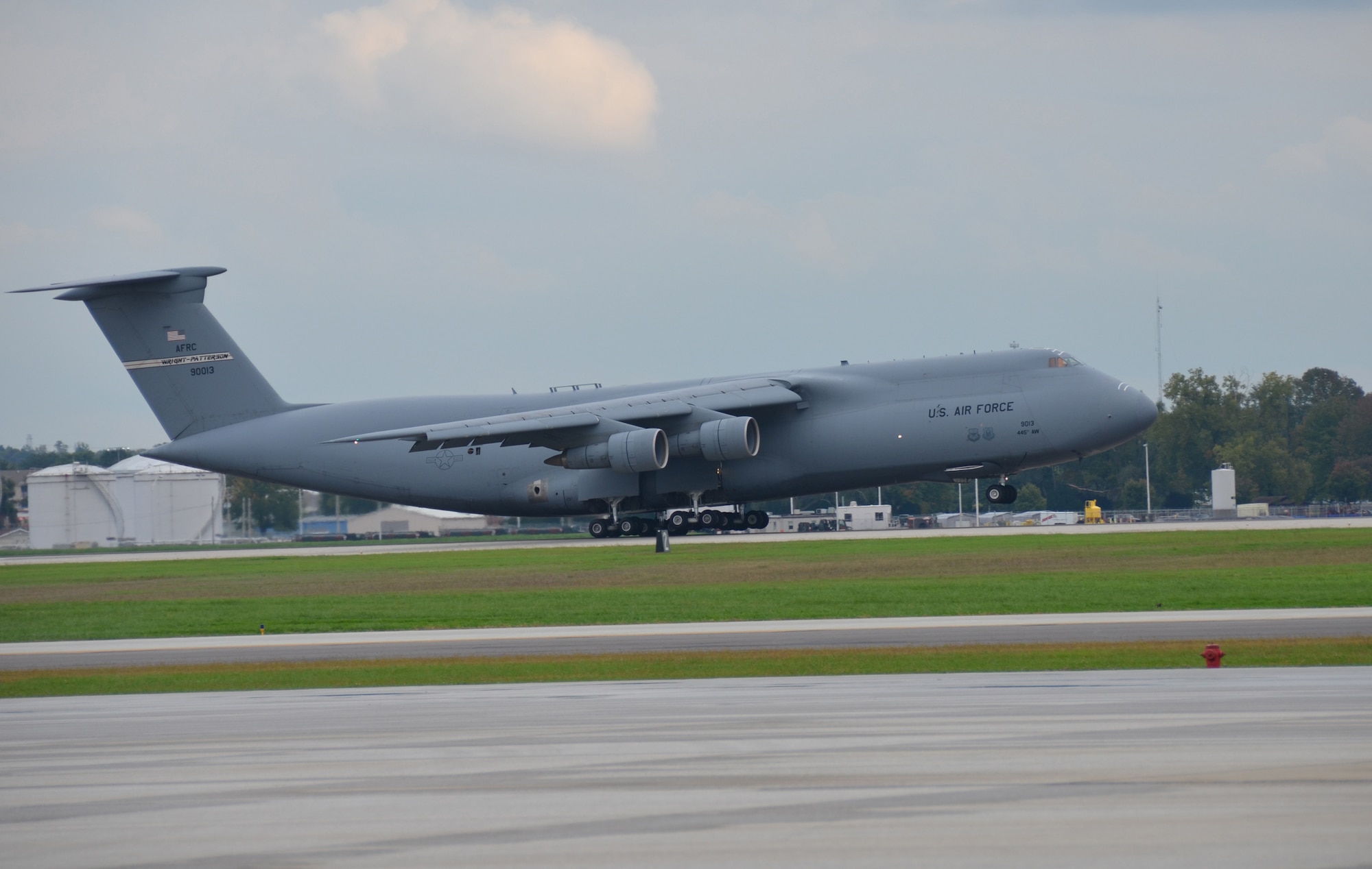 WRIGHT-PATTERSON AIR FORCE BASE, Ohio – The massive C-5 Galaxy prepares to touchdown on a landing strip at Wright-Patt for the final time Sept. 28. C-5s have been assigned to the 445th Airlift Wing since 2005 and are being replaced by the C-17 Globemaster III. (U.S. Air Force photo/Staff Sgt. Robert Nelson)