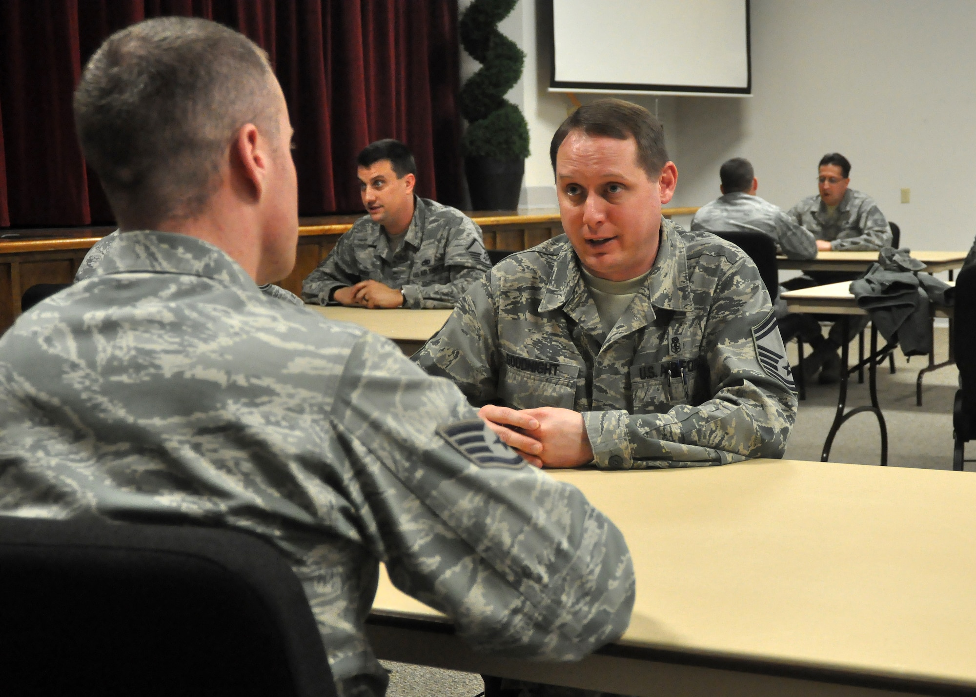 Senior Master Sgt. Andrew Goodnight, 627th Force Support Squadron, discusses leadership techniques during a speed mentoring session March 23, 2012, at the McChord Field Chapel Support Center, Joint Base Lewis-McChord, Wash. During monthly speed training sessions, senior noncommissioned officers provide advice concerning topics ranging from enlisted performance reports to fitness evaluations. (U.S. Air Force photo/Senior Airman Leah Young)