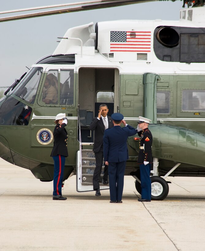 Col. Ken Rizer, 11th Wing/Joint Base Andrews commander, renders a salute to President Barack Obama prior to his departure from Andrews on March 30. Photo/Bobby Jones)
