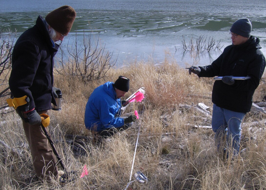 COCHITI LAKE, N.M., -- Albuquerque District archaeologists created an artificial archaeological site along the shore of Cochiti Lake and placed artifacts they made to see the effects from fluctuating lake levels.