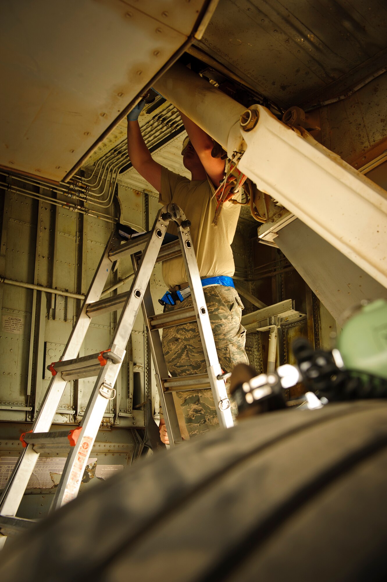 SOUTHWEST ASIA – Airman 1st Class Johnathan Holmes, 340th Expeditionary Aircraft Maintenance Unit hydraulics specialist and native of Hampden, Maine, removes the side strut actuator for the main landing gear on a KC-135 Stratotanker here April 4. The actuator, which allows the landing gear to be stowed after take-off, was leaking and needed replacement. (U.S. Air Force photo/Staff Sgt. Nathanael Callon)