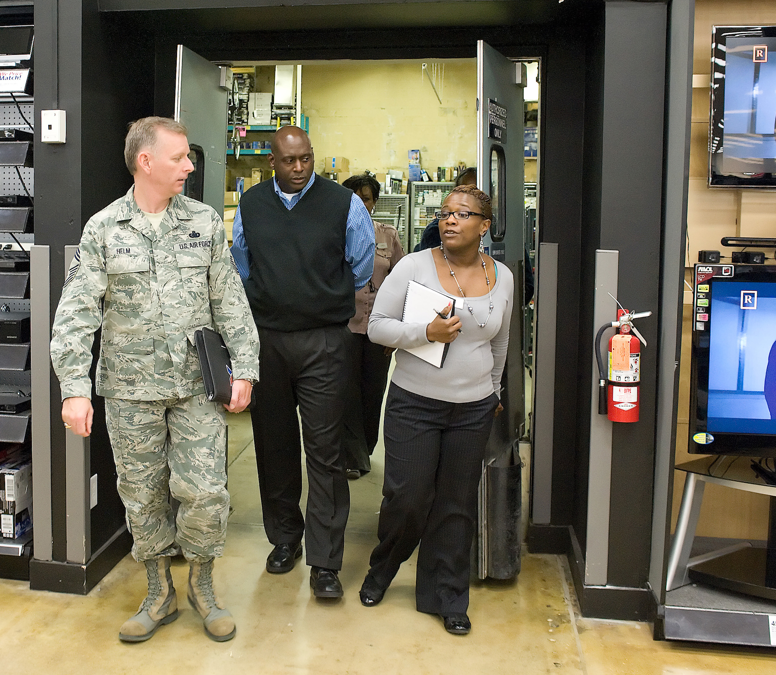 Exchange Enlisted Advisor Visits Dover Afb Dover Air Force Base