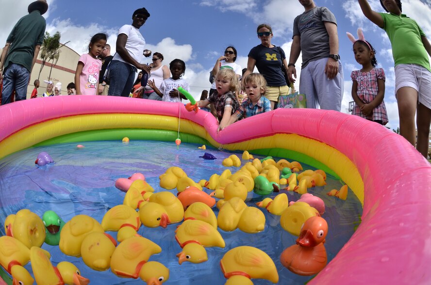 Andersen children participate in the "EASTER EGGS-TRAVAGANZA" activities
April 7 at the Andersen Youth Center field.  More than 5,000 candy-filled
eggs were hidden for the children to find.  There were also other springtime
activities such as face painting, caribou riding, games and various booths
and demonstrations for all ages to enjoy.  (U.S. Air Force photo by Staff
Sgt. Alexandre Montes)  

