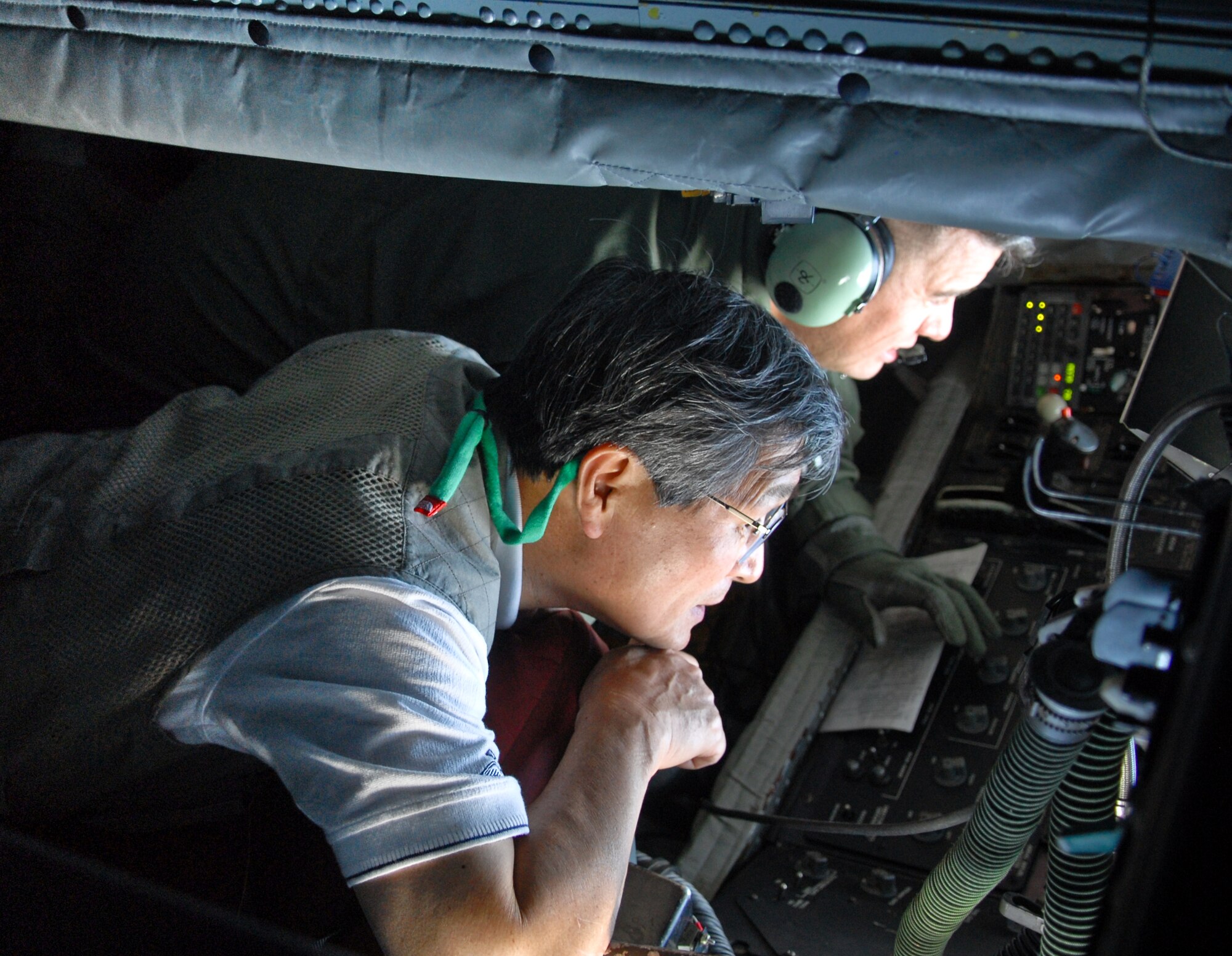 Susuma Tokunaga, reporter with Aireview Magazine (Japan) observes an aerial refueling performed by a boom operator from the 96th Air Refueling Squadron on Joint Base Pearl Harbor-Hickam, HI, March 2. Tokunaga is documenting the 15th Wing, as part of the Pacific Air Forces, for a special edition of Aireview Magazine which focuses on the PACAF mission, as well as the relief that the 15th Wing provided during Operation Tomodachi.  (U.S. Air Force photo/2nd Lt. Jessica Rowe)