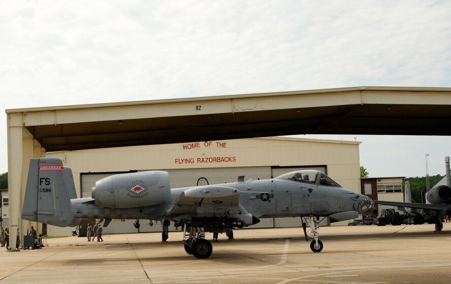 Col. Tom Anderson logged his A-10C Thunderbolt II “fini flight” at the 188th Fighter Wing April 12, 2012. Anderson’s final flight in the A-10 preceded a change-of-command ceremony in which he relinquished command of the 188th April 14. Anderson served as the 188th Fighter Wing commander from 2008-2012. During his career, Anderson accumulated more than 2,500 flying hours in the A-10, F-16 Fighting Falcon, T-38 and T-37 aircraft. (National Guard photo by Senior Master Sgt. Dennis Brambl/188th Fighter Wing Public Affairs)