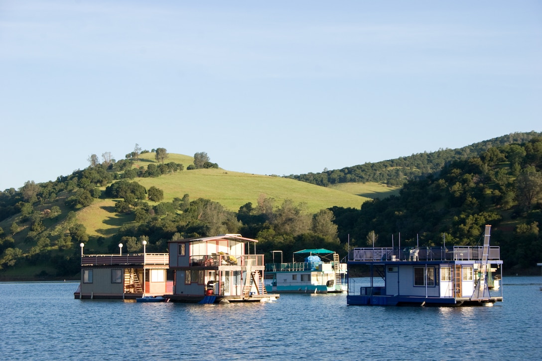 Houseboats rest on crystal blue Englebright Lake