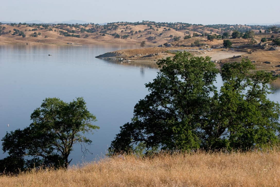 A warm and clear day at Hensley Lake