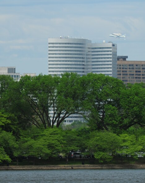 A NASA Shuttle Carrier aircraft carrying the space shuttle Discovery flies above the National Mall with a NASA chase plane escort April 17. The retired shuttle landed at the Washington Dulles International Airport for delivery to the National Air & Space Museum’s Udvar-Hazy Center. (U.S. Air Force photo/Senior Airman Amber Russell)