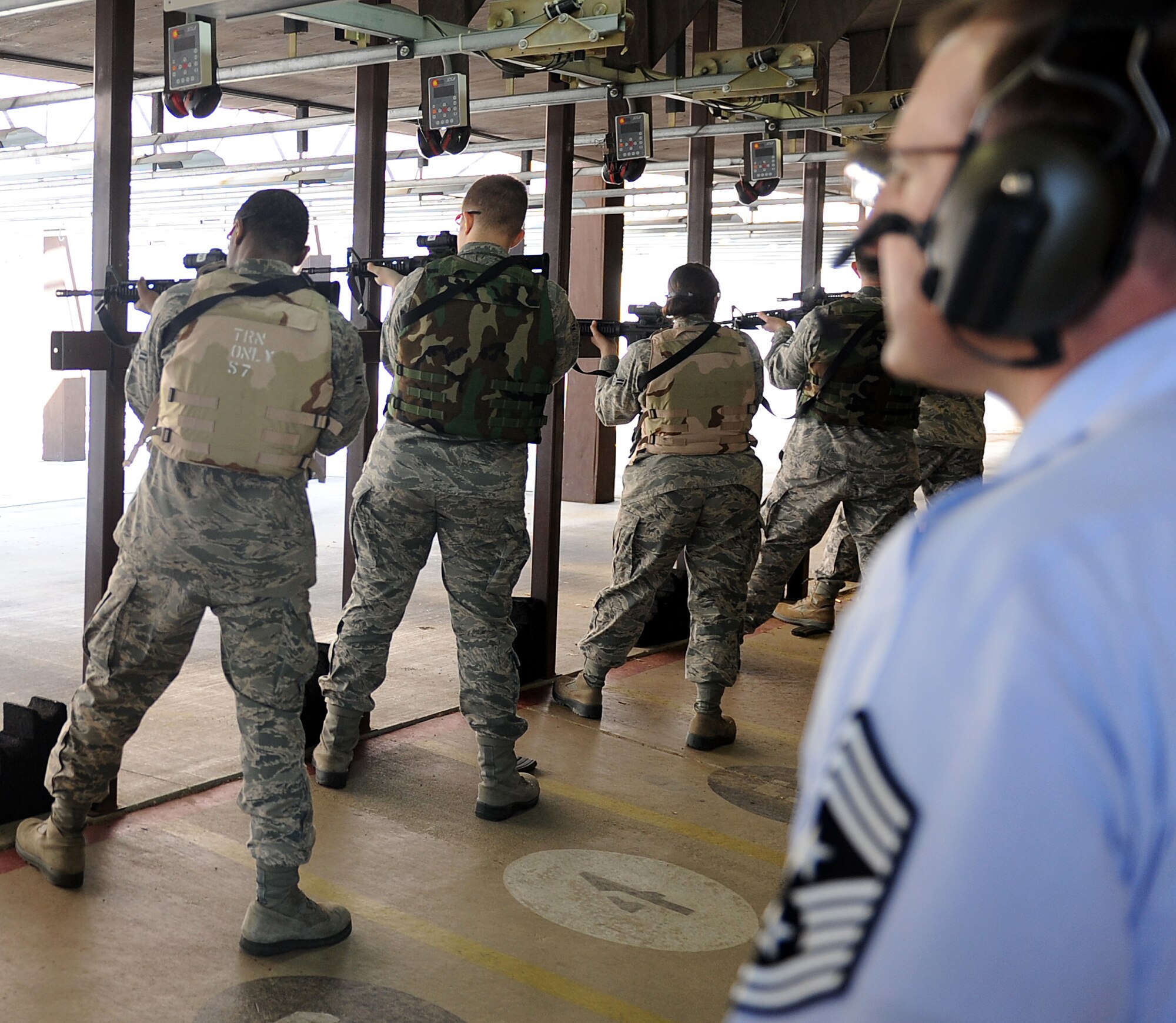 Chief Marty Anderson, 375th Air Mobility Wing command chief, watch security forces augmentees qualify on the M-4 April 16 at Scott Air Force Base, Ill.  To qualify to be an augmentee, you must have the proper clearance, weapons qualification and not be on a profile. (U.S. Air Force photo/Airman 1st Class Divine Cox)