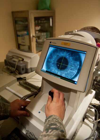 Tech. Sgt. Mark Slater, 28th Medical Operations Squadron optometry NCO in charge, administers a corneal topography to U.S. Army Staff Sgt. David Neugebauer, 235th Military Police Company training NCO, during a routine eye exam in the optometry clinic at Ellsworth Air Force Base, S.D., April 12, 2012. The test maps a patient’s cornea for raised areas and surface inconsistencies to prevent infections or degenerative diseases. (U.S. Air Force photo by Airman 1st Class Kate Thornton/Released)