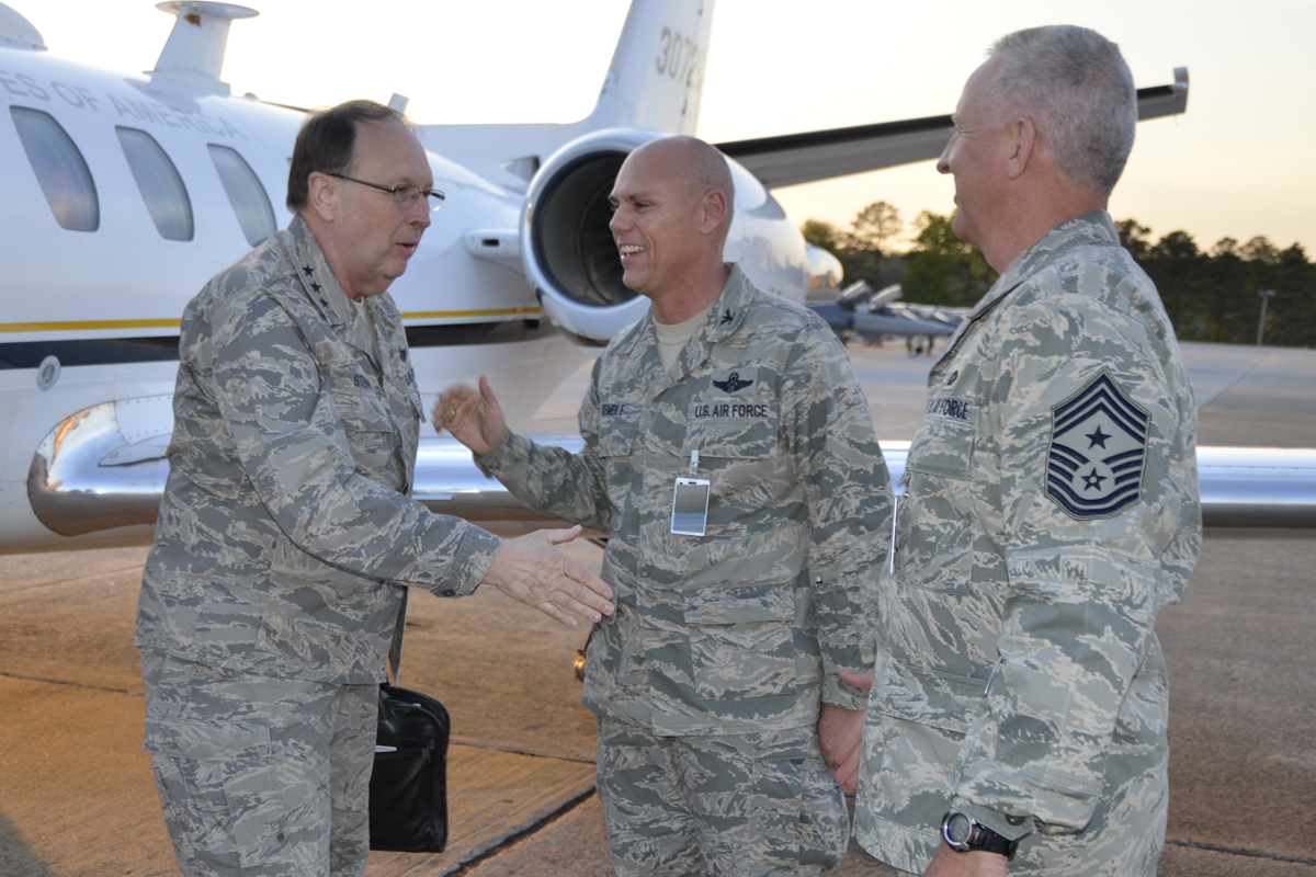 AFRC CC lands at Dobbins > Dobbins Air Reserve Base > Article Display