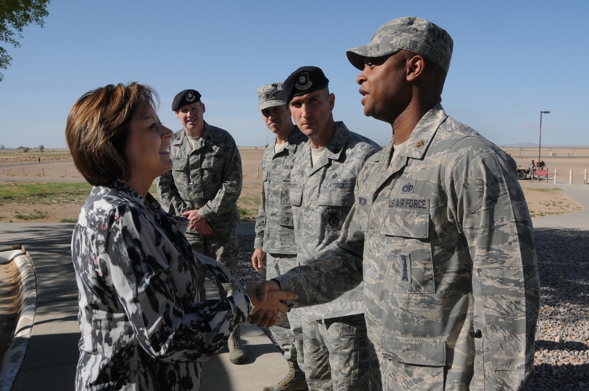 KIRTLAND AFB, N.M. -- New Mexico Gov. Susana Martinez meets with, from left, Lt. Col. Don Layne, deputy commander, 377th Security Forces Group, Lt. Col. Christopher Iriarte, commander, 898th Munitions Squadron, Lt. Col. Bryan Eckart, commander, 377th Weapons System Security Squadron, and Maj. Donald Newton II, 898 MUNS, during her April 12 visit to Kirtland Air Force Base. (Photo by Ken Moore)