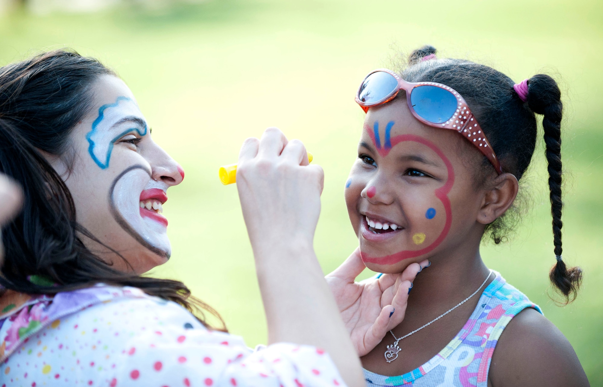 A woman dressed as a clown paints a girl's face during a Children's Day festival April 22, 2012, at Incirlik Air Base, Turkey. The event was hosted by the Turkish air force 10th Tanker Base Command and was open to all Turkish and American members of Team Incirlik. The event offered an opportunity for camaraderie and building partnership between Turkish and American service members and civilians. Children's Day is a national holiday that honors Turkish children and the future of the country. (U.S. Air Force photo by Senior Airman Jarvie Z. Wallace/Released)  