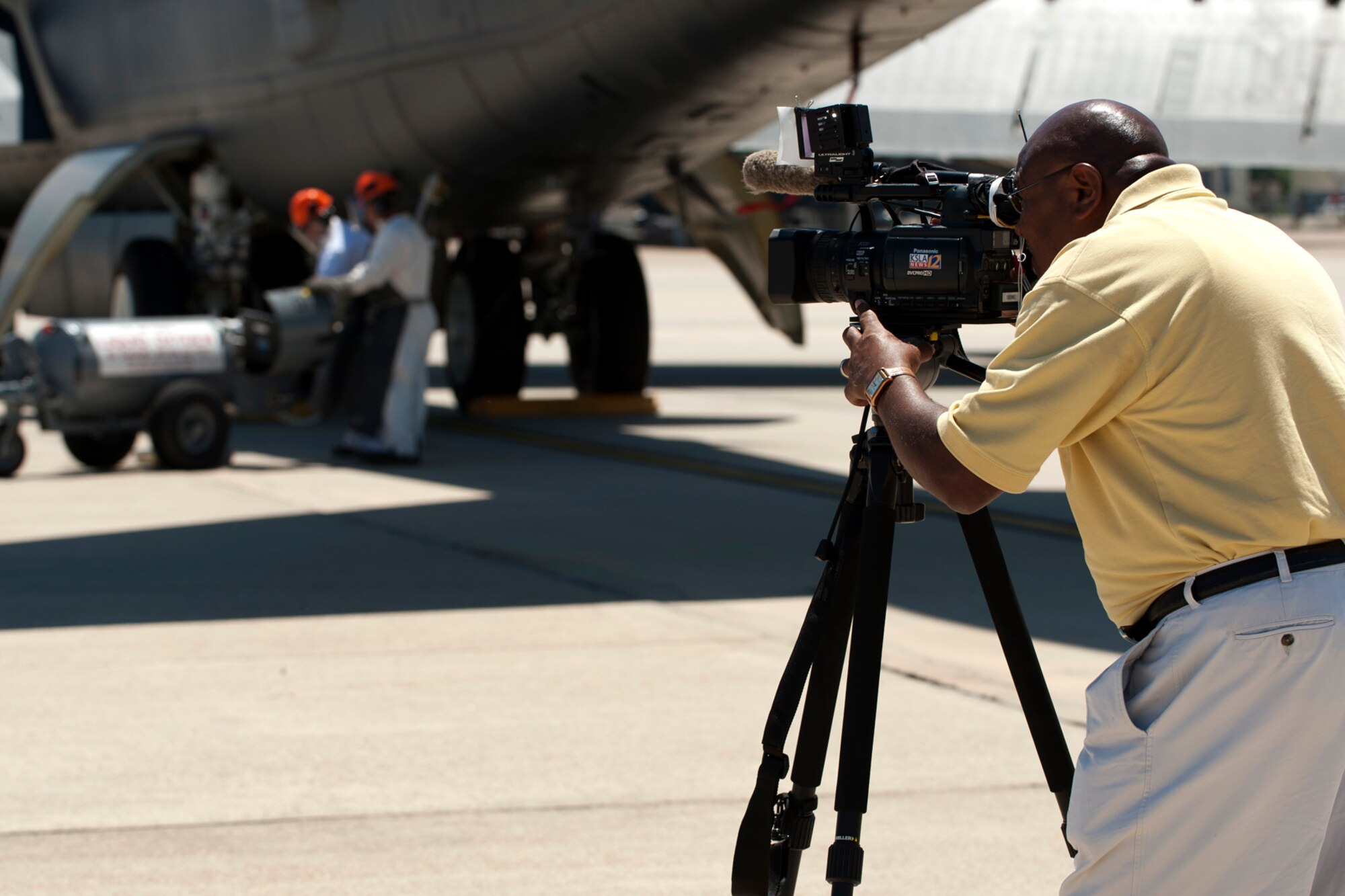 Semmie Buffin, KSLA News 12 cameraman, takes video of two 307th Aircraft Maintenance Squadron crew chiefs as they install liquid oxygen onto a 93rd Bomb Squadron B-52H Stratofortress at Barksdale Air Force Base, La., April 24, 2012. The focus of the news segment is on the Formal Training Unit, which is composed of the 93rd and 11th Bomb Squadrons, and is where all Air Force and Air Force Reserve B-52 aircrew members receive initial B-52 flight training. (U.S. Air Force photo by Master Sgt. Greg Steele/Released)