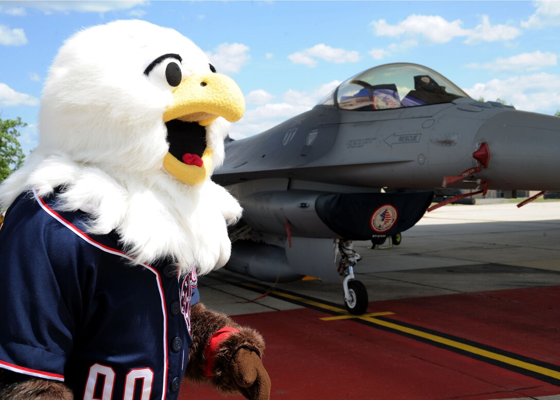 Screech, the Washington Nationals mascott, gets an close-up look at Washington D.C. Air National Guard F-16 Fighting Falcons at the 113th Wing during a visit here April 24. The 113th Wing provides air sovereignty forces to defend the National Capital Region and also provides fighter, airlift and support forces capable of local, national and global employment. (U.S. Air Force photo/ Airman 1st Class Aaron Stout)