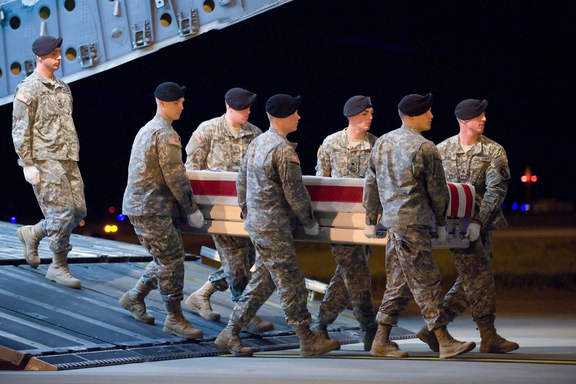 A U.S. Army carry team transfers the remains of Army Staff Sgt. Dick A. Lee of Orange Park, Fla., at Dover Air Force Base, Del., April 28, 2012. Lee was assigned to the 95th Military Police Battalion, 18th Military Police Brigade, 21st Theater Sustainment Command, Sembach, Germany. (U.S. Air Force photo/Adrian R. Rowan)