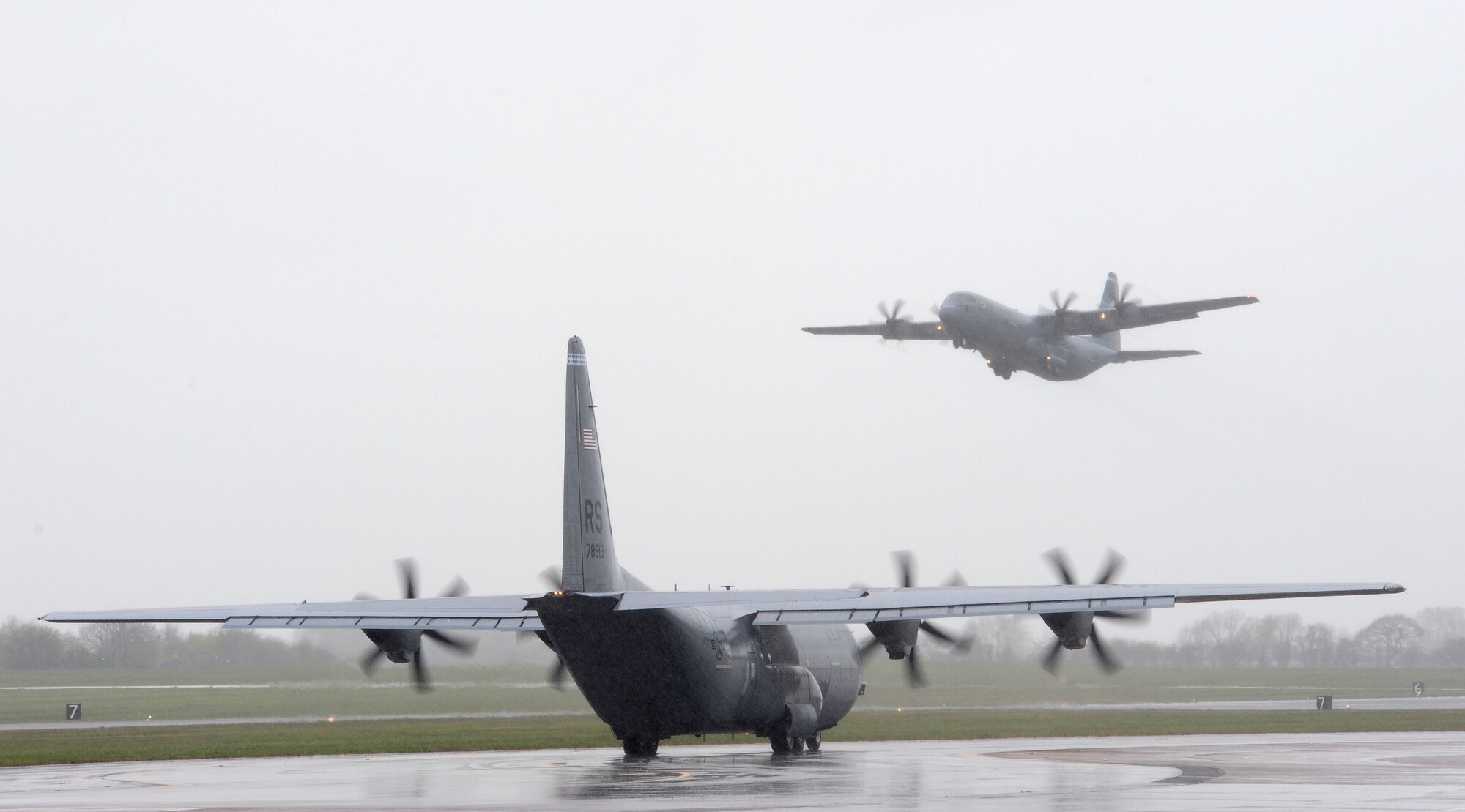 A C-130J Super Hercules takes off as another taxis on the runway to perform
low-level flight training at RAF Fairford, England, April 25. Pilots of the
37th Airlift Squadron conducted this training to test their ability to fly
through unfamiliar terrain at low levels. (U.S. Air Force photo/ Airman 1st
Class Trevor Rhynes)
