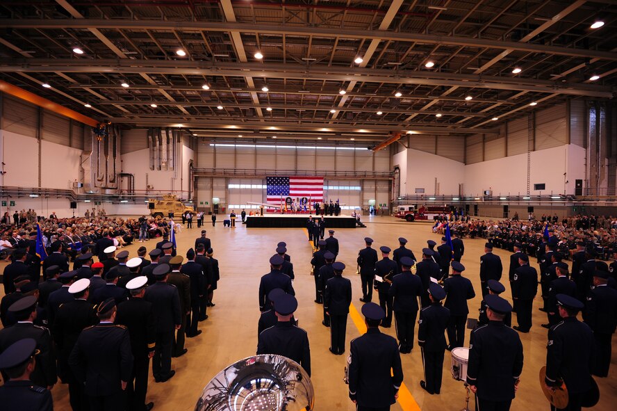 Gen. Mark A. Welsh III, relinquished command to Gen. Philip M. Breedlove
during a change of command ceremony on Ramstein Air Base, Germany, July 31,
2012. General Breedlove assumed command of U.S. Air Forces in Europe, U.S.
Air Forces Africa and Allied Air Command Ramstein during the ceremony.
(U.S. Air Force photo/Airman 1st Class Kendra Alba)
