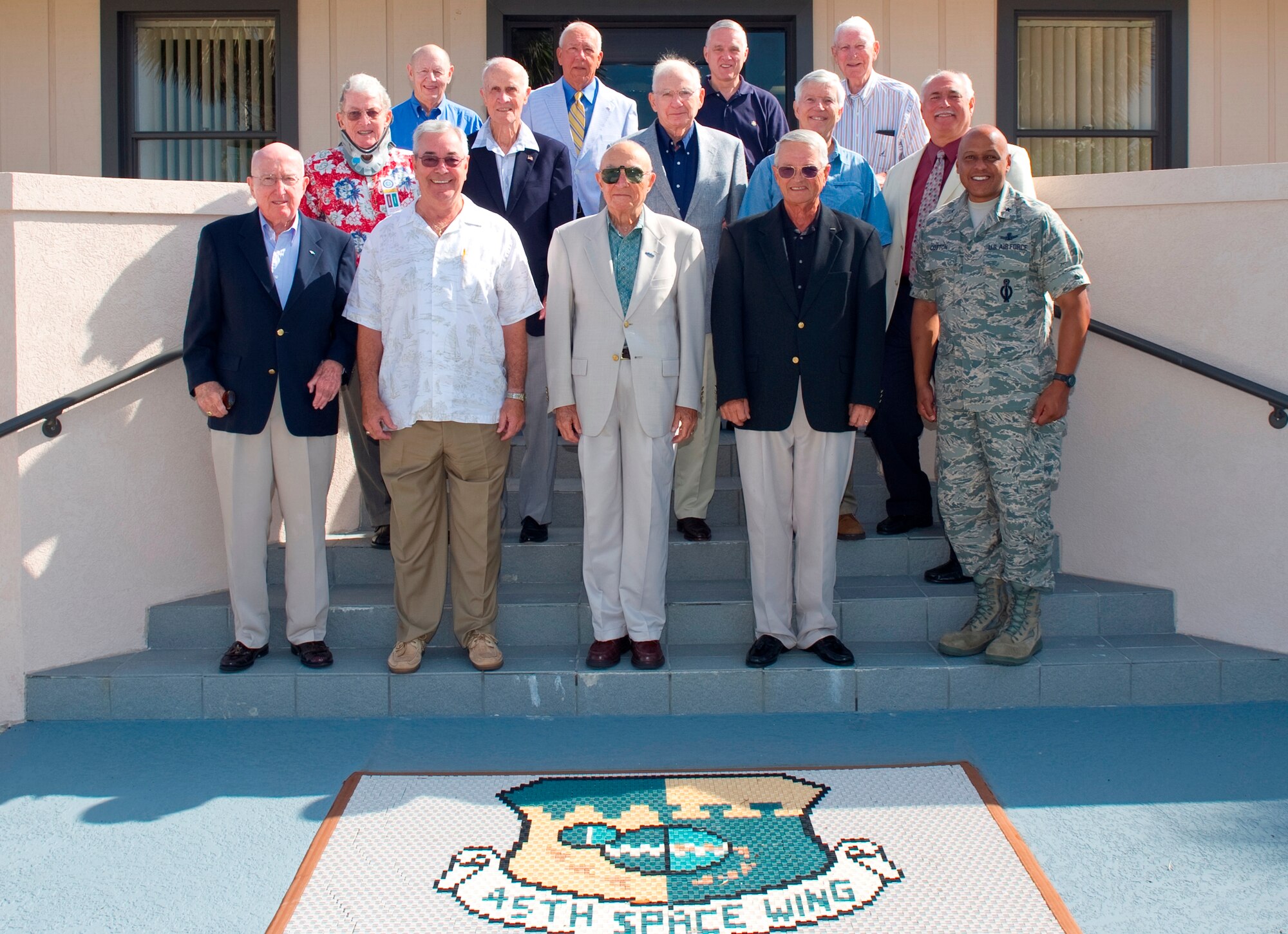 Brig. Gen. Anthony Cotton, bottom right, commander, 45th Space Wing, welcomes a group of retired Air Force, Army and Navy general officers during the “Retired General’s Forum” held Tuesday at Patrick Air Base and Cape Canaveral Air Force Station. After a series of briefings and lunch at PAFB, the group went to CCAFS, where they toured the Horizontal Integration Facility, the Morrell Operations Center
and Launch Complexes 40 and 41. (Photo by Matthew Jurgens)