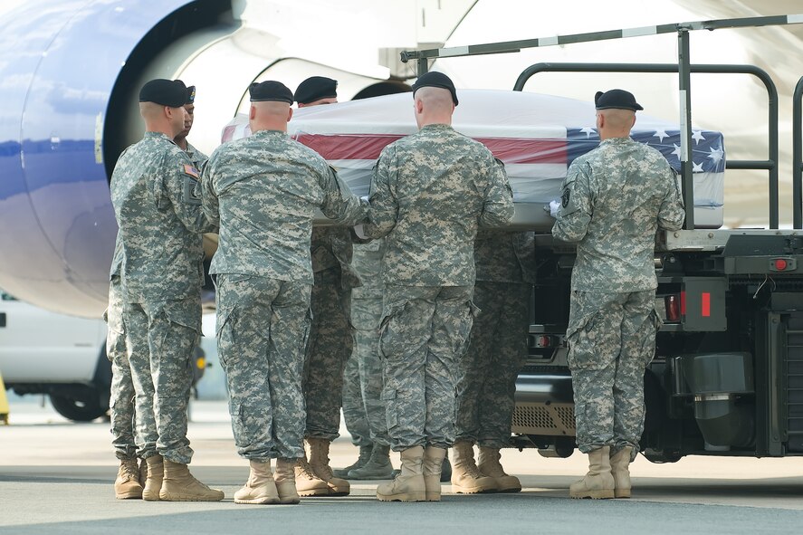 A U.S. Army carry team transfers the remains of Army Staff Sgt. Matthew S. Sitton of Largo, Fla., at Dover Air Force Base, Del., Aug. 4, 2012. Sitton was assigned to the 1st Battalion, 508th Parachute Infantry Regiment, 4th Brigade Combat Team, 82nd Airborne Division, Fort Bragg, N.C. (U.S. Air Force photo/Adrian R. Rowan)