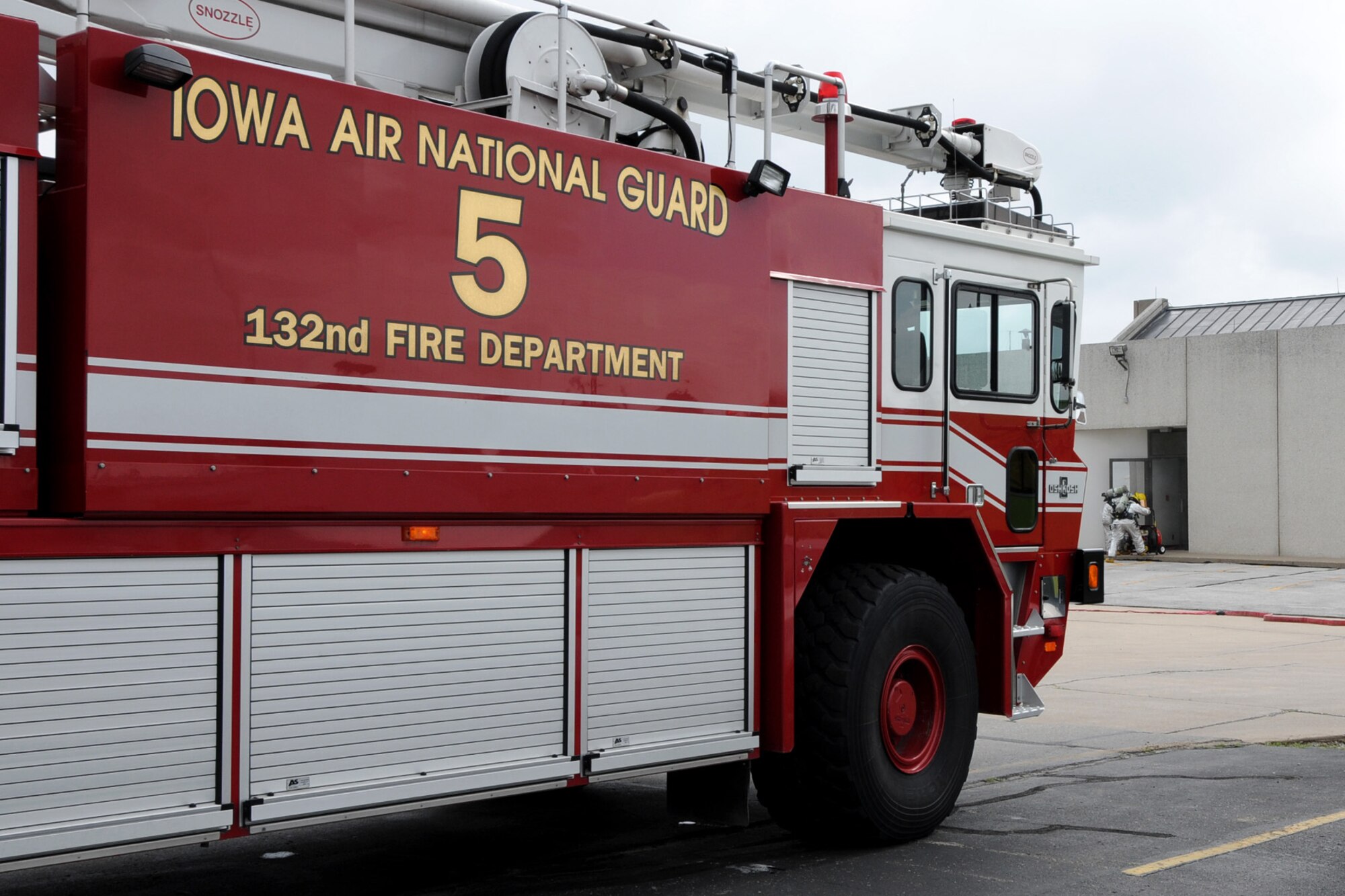 Members of the 132nd Fighter Wing (132FW) Fire Department conduct training in a simulated structure fire at the 132FW, Des Moines, Iowa on June 11,2011.  (US Air Force Photo/Staff Sgt. Linda E. Kephart)(Released)