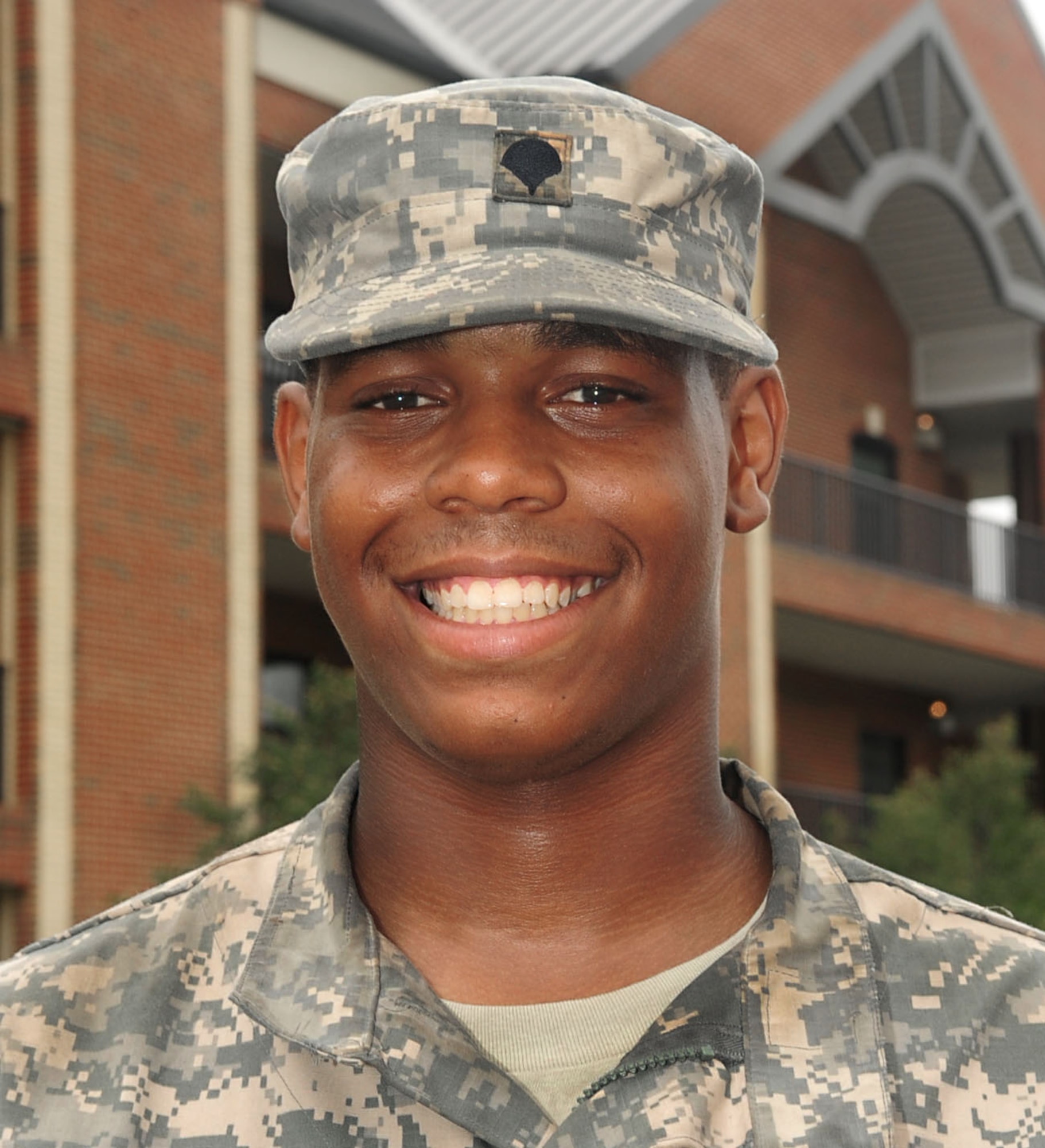 Spc. Jarderius Searcy – 235th Signal Company
“I would try to be the NCO I never had, and be the one they should look up to.” (U.S. Air Force photo by Staff Sgt. Ashley Hawkins/Released)
