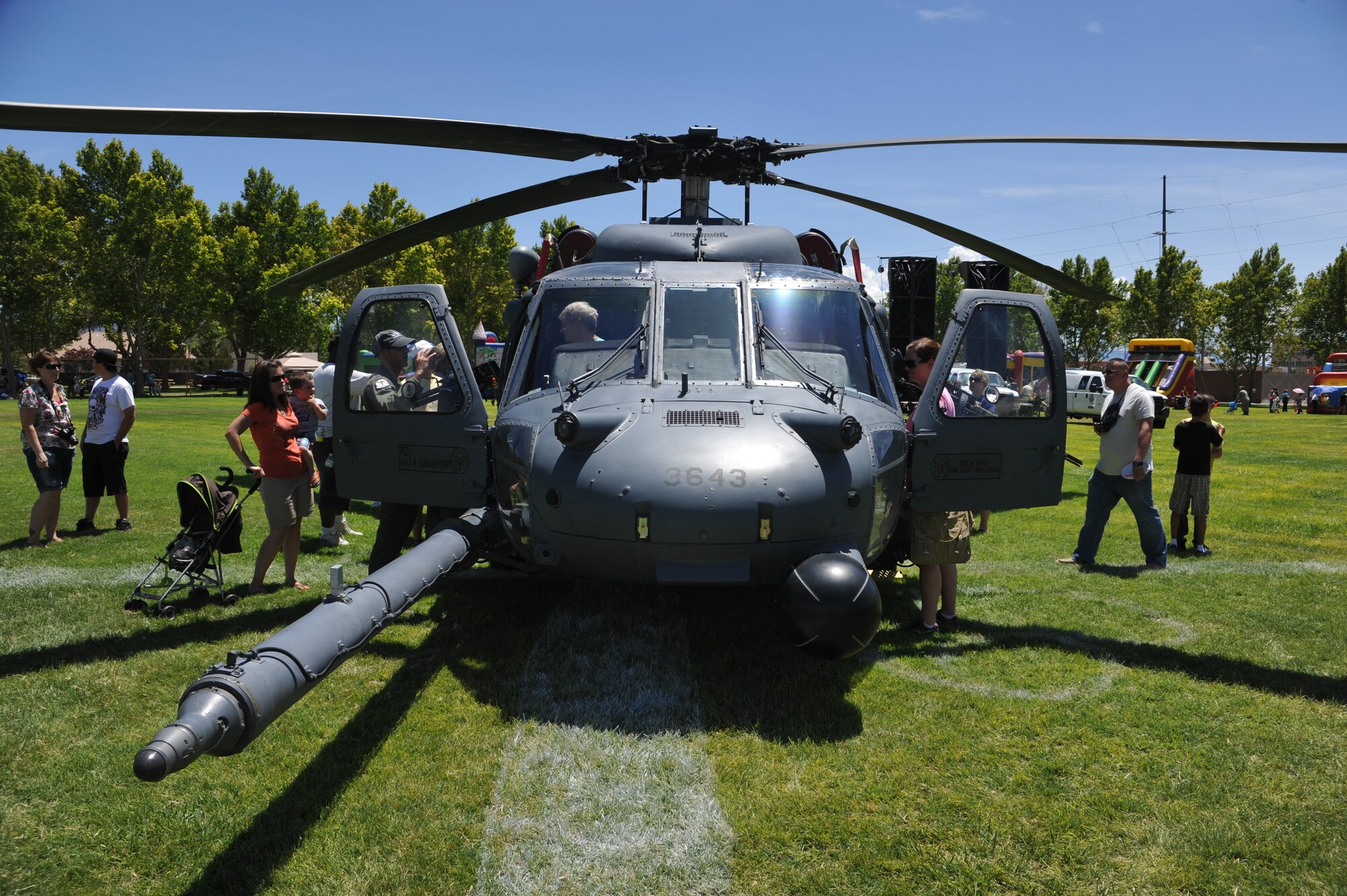 KIRTLAND AFB, N.M. – Thousands of people from Team Kirtland gathered Aug. 3 for Summer Bash at Hardin Field. During the event, bash-goers were able to explore the ins and outs of an HH-60G Pave Hawk from the 512th Rescue Squadron at Kirtland AFB. (Photo by Ken Moore)