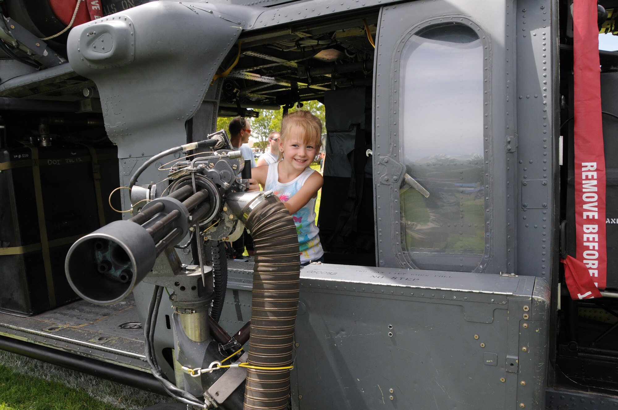 KIRTLAND AFB, N.M. – Thousands of people from Team Kirtland gathered Aug. 3 for Summer Bash at Hardin Field. Bash-goers got an up-close look at a minigun mounted on an HH-60G Pave Hawk from the 512th Rescue Squadron at Kirtland AFB. (Photo by Dennis Carlson) 