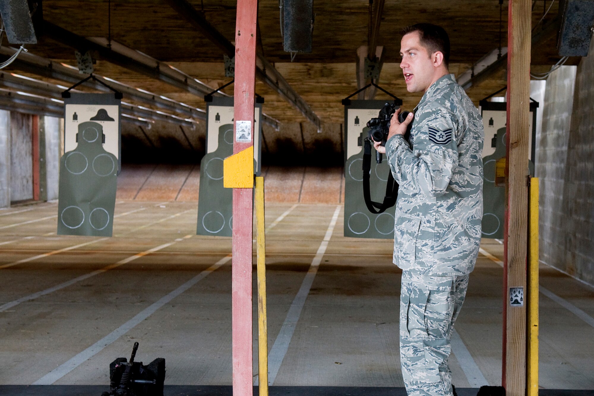 GRISSOM AIR RESERVE BASE, Ind. -- Tech. Sgt. Tony Russell, 434th Security Forces Squadron combat arms specialist, gives pointers to fellow Airmen about firing the M-4 carbine rifle during semi-annual weapons training held here during a recent unit training assembly. The Airmen shot through the day and qualified at night using night vision equipment. (U.S. Air Force Photo/Jami K. Lancette)
