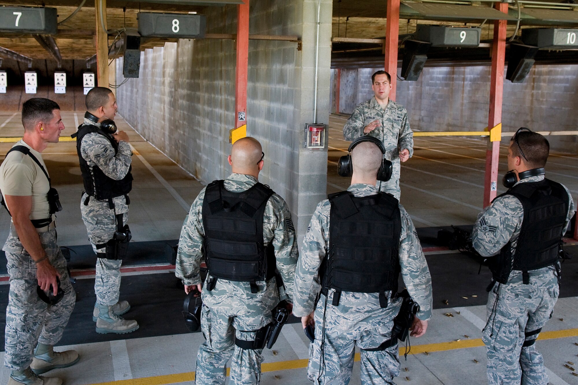 GRISSOM AIR RESERVE BASE, Ind. -- Tech. Sgt. Tony Russell, 434th Security Forces Squadron combat arms specialist, explains a training sequence to fellow security forces Airmen during a training held here during a recent unit training assembly. The Airmen shot through the day and qualified at night using night vision equipment. (U.S. Air Force Photo/Jami K. Lancette)
