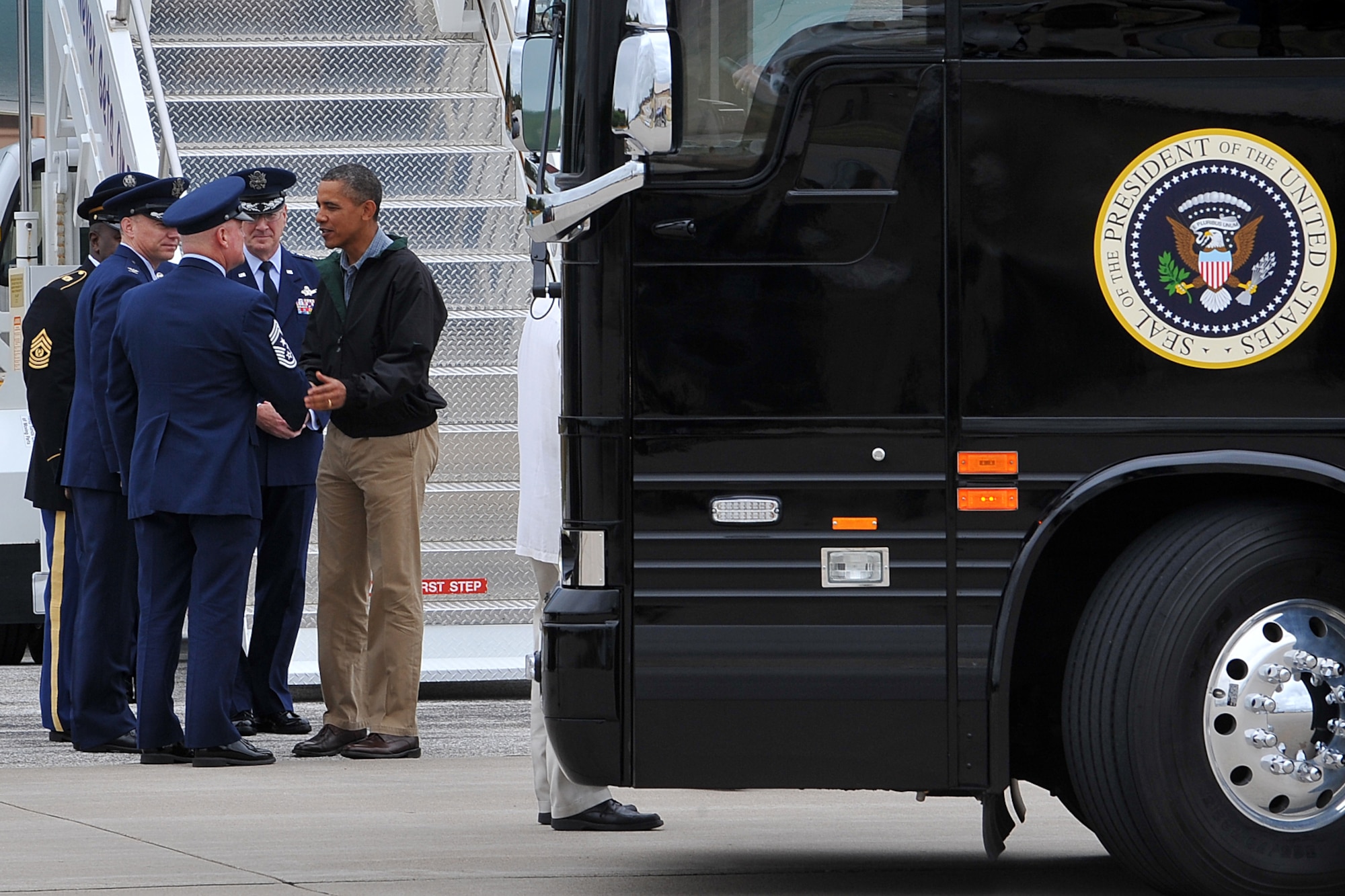 U.S. Air Force Chief Master Sgt. William Thomaston, 55th Wing command chief, shakes hands with U.S. President Barack Obama Aug. 13 at Offutt Air Force Base, Neb. President Obama landed here before heading over to Iowa for a three-day visit. (Photo by Charles Haymond)