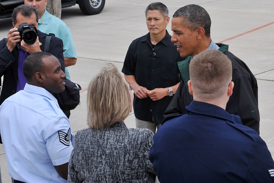 U.S. President Barack Obama talks with U.S. Air Force Tech. Sgt. Vashon Bynum, 55th Medical Operations Squadron, after landing at Offutt Air Force Base, Neb., Aug. 13. President Obama was on base briefly before heading to Iowa. (Photo by Charles Haymond)