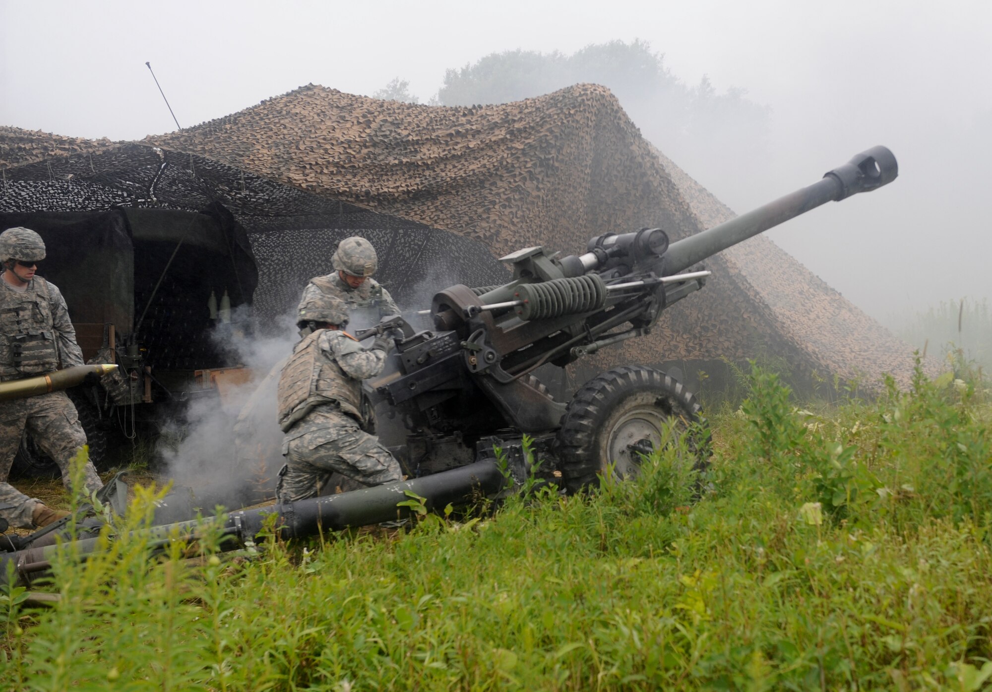 U.S. Army soldiers from the 10th Mountain Division, 3rd Battalion, 6th Field Artillery, Alpha Battery Company, 2nd platoon reload an M119 Howitzer at during exercise Mountain Peak at Fort Drum, N.Y., July 26, 2012. Mountain Peak provided more than 10,000 soldiers and Airmen an opportunity to train in a realistic combat environment before they deploy. (U.S. Air Force photo by Airman 1st Class Douglas Ellis/Released)
