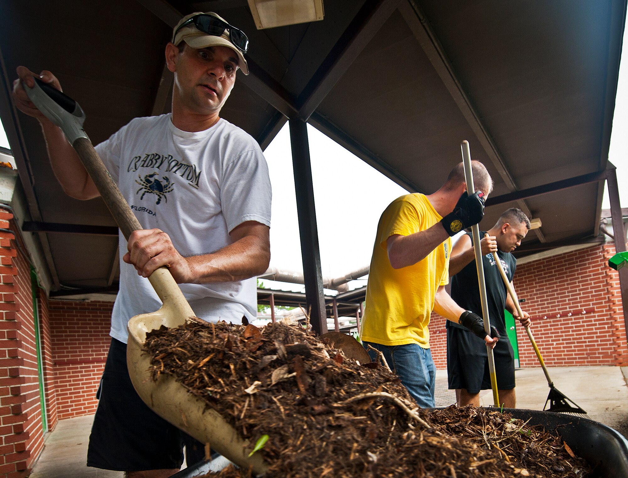 Members of the 33rd Maintenance Group’s quality assurance team rake up leaves from the grounds of Kenwood Elementary School in Fort Walton Beach, Fla., Aug. 14.  Members of the MXG and 33rd Maintenance Squadron spent three days cleaning and painting before the kids return Aug.  20.  (U.S. Air Force photo/Samuel King Jr.)