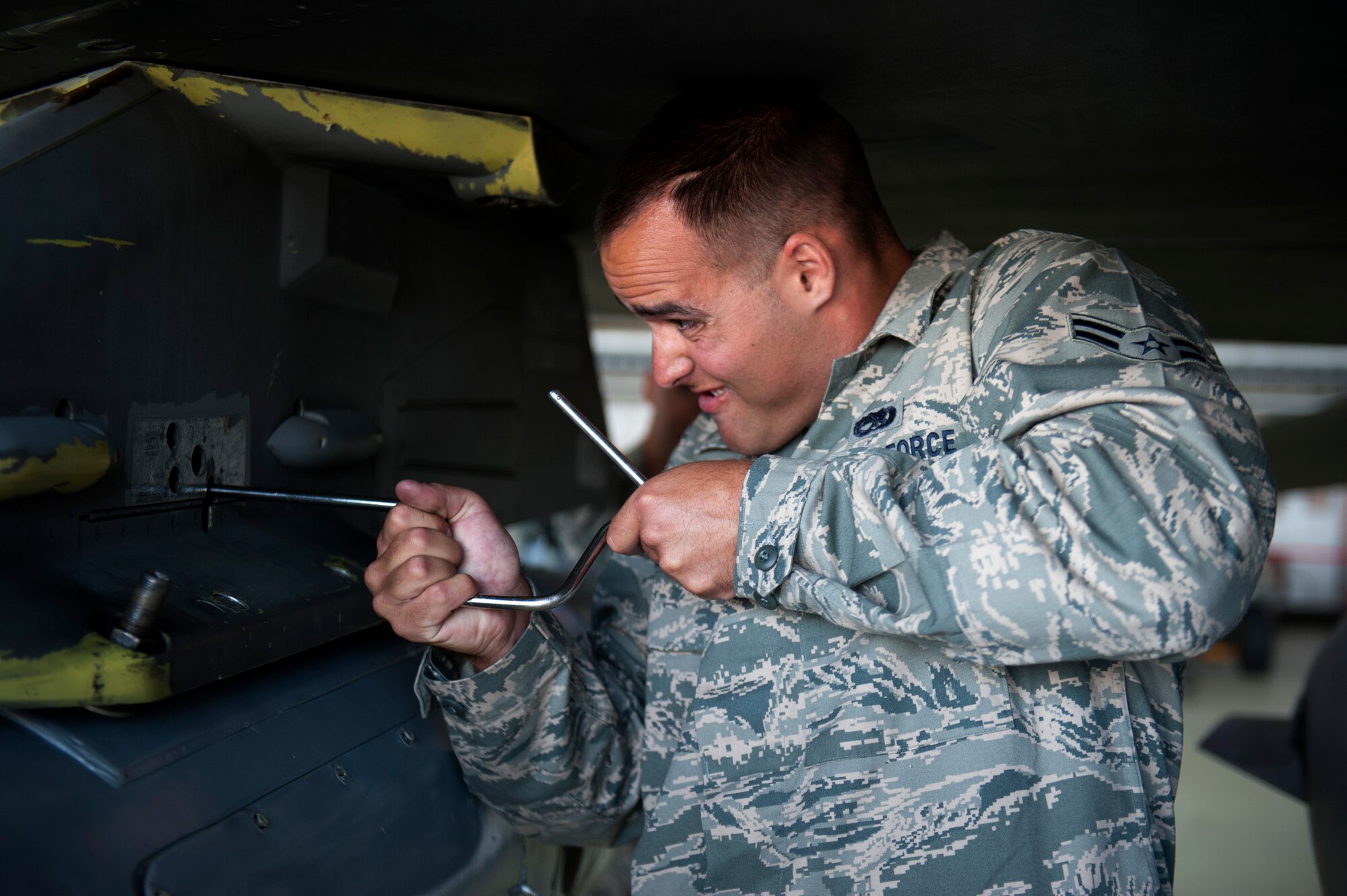SPANGDAHLEM AIR BASE, Germany – Airman 1st Class Stephen Resimius, 480th Aircraft Maintenance Unit crew chief, secures a travel pod to an F-16 Fighting Falcon during a crew chief competition here Aug. 10. A select few crew chiefs from the 480th and 81st AMUs undergo a series of mental and physical trials to test their skills and knowledge during the competition. The winners earn bragging rights as the best maintenance unit until the next competition and also take home a wooden toolbox inscribed with the crew chief’s creed as a trophy. (U.S. Air Force photo by Airman 1st Class Gustavo Castillo/Released)